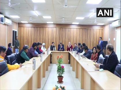 CM Kejriwal holds meeting over Delhi violence at his residence | CM Kejriwal holds meeting over Delhi violence at his residence CM Kejriwal holds meeting over Delhi violence at his residence | CM Kejriwal holds meeting over Delhi violence at his residence