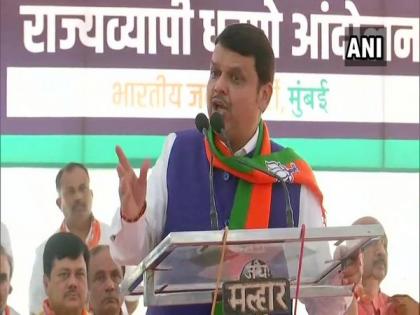 Shiv Sena might be wearing bangles, not us: Fadnavis slams Shiv Sena over Waris Pathan's remark | Shiv Sena might be wearing bangles, not us: Fadnavis slams Shiv Sena over Waris Pathan's remark Shiv Sena might be wearing bangles, not us: Fadnavis slams Shiv Sena over Waris Pathan's remark | Shiv Sena might be wearing bangles, not us: Fadnavis slams Shiv Sena over Waris Pathan's remark