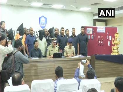 Four held for trying to sell Durga idol, 'precious' stone in Hyderabad | Four held for trying to sell Durga idol, 'precious' stone in Hyderabad Four held for trying to sell Durga idol, 'precious' stone in Hyderabad | Four held for trying to sell Durga idol, 'precious' stone in Hyderabad