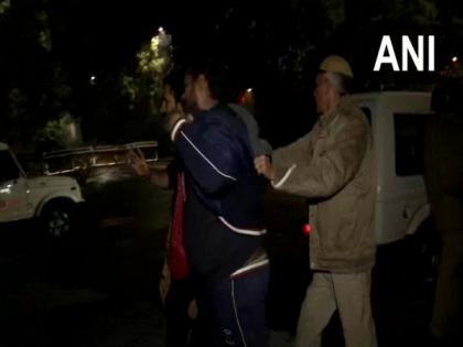 Police disperse protestors who gheraoed Kejriwal's residence in wake of Delhi violence | Police disperse protestors who gheraoed Kejriwal's residence in wake of Delhi violence Police disperse protestors who gheraoed Kejriwal's residence in wake of Delhi violence | Police disperse protestors who gheraoed Kejriwal's residence in wake of Delhi violence