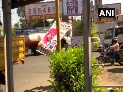 Bhopal civic body removes hoardings welcoming Scindia into BJP | Bhopal civic body removes hoardings welcoming Scindia into BJP