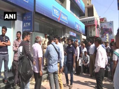 Anxious Yes Bank customers queue up at branches to withdraw money | Anxious Yes Bank customers queue up at branches to withdraw money Anxious Yes Bank customers queue up at branches to withdraw money | Anxious Yes Bank customers queue up at branches to withdraw money