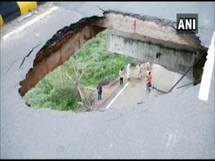 Part of flyover near Gurugram's Pataudi collapses | Part of flyover near Gurugram's Pataudi collapses Part of flyover near Gurugram's Pataudi collapses | Part of flyover near Gurugram's Pataudi collapses