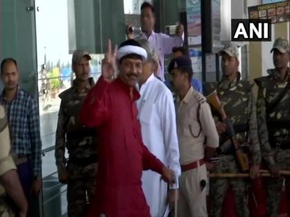 Cong MLAs shifted to Courtyard by Marriott Hotel in Bhopal | Cong MLAs shifted to Courtyard by Marriott Hotel in Bhopal
