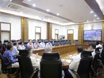 Maha CM convenes meeting on coronavirus | Maha CM convenes meeting on coronavirus