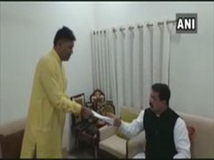 5 Gujarat Cong MLAs submit resignations to Assembly Speaker | 5 Gujarat Cong MLAs submit resignations to Assembly Speaker 5 Gujarat Cong MLAs submit resignations to Assembly Speaker | 5 Gujarat Cong MLAs submit resignations to Assembly Speaker