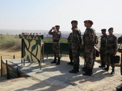 Army chief visits Jaisalmer military station, reviews quarantine facility set up by Army | Army chief visits Jaisalmer military station, reviews quarantine facility set up by Army