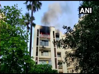 1 dead, another critically injured in Bandra fire | 1 dead, another critically injured in Bandra fire