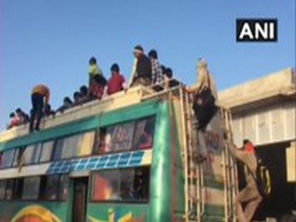 Coronavirus lockdown: Migrants walk on foot, board buses at UP's Ghaziabad | Coronavirus lockdown: Migrants walk on foot, board buses at UP's Ghaziabad