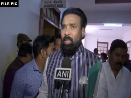 12 people who attended Tablighi Jamaat event in Delhi quarantined, says Karnataka Health Minister | 12 people who attended Tablighi Jamaat event in Delhi quarantined, says Karnataka Health Minister