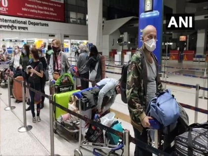 Fourth flight evacuates Russian nationals from Delhi | Fourth flight evacuates Russian nationals from Delhi