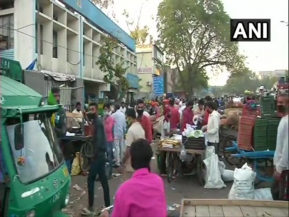 Lockdown : Delhi's Okhla Market remains open | Lockdown : Delhi's Okhla Market remains open