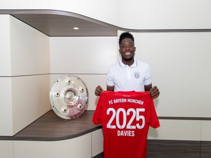 Alphonso Davies signs contract extension with Bayern Munich | Alphonso Davies signs contract extension with Bayern Munich