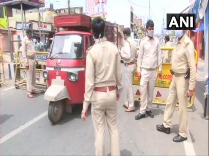 Ranchi: Police keeps strict vigil at checkpoints, ensures only essential vehicles movement | Ranchi: Police keeps strict vigil at checkpoints, ensures only essential vehicles movement