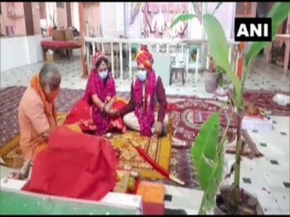 Weddings in times of Corona: Rajasthan couple ties knot, families witness rituals via video conference | Weddings in times of Corona: Rajasthan couple ties knot, families witness rituals via video conference