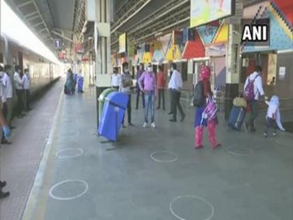 Special train carrying passengers from New Delhi reaches Gujarat | Special train carrying passengers from New Delhi reaches Gujarat