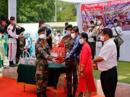 Indian Armed forces felicitate COVID-19 warriors of Sir Ganga Ram Hospital in Delhi | Indian Armed forces felicitate COVID-19 warriors of Sir Ganga Ram Hospital in Delhi