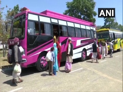 166 stranded passengers in Jammu sent to native states in buses | 166 stranded passengers in Jammu sent to native states in buses
