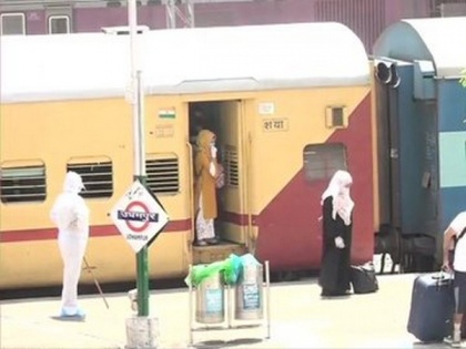 Special train with 1,000 migrant workers reaches J-K's Udhampur from Bengaluru | Special train with 1,000 migrant workers reaches J-K's Udhampur from Bengaluru