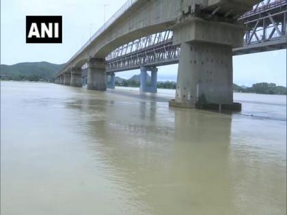 Brahmaputra levels rise due to continuous rainfall in Assam | Brahmaputra levels rise due to continuous rainfall in Assam