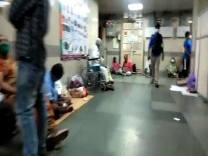BJP leader attacks Maharashtra govt, shares video of patients sleeping on floor of KEM hospital | BJP leader attacks Maharashtra govt, shares video of patients sleeping on floor of KEM hospital