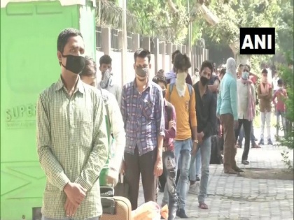 Delhi: Migrant workers queue up at COVID-19 screening centre for medical certificate to return home | Delhi: Migrant workers queue up at COVID-19 screening centre for medical certificate to return home