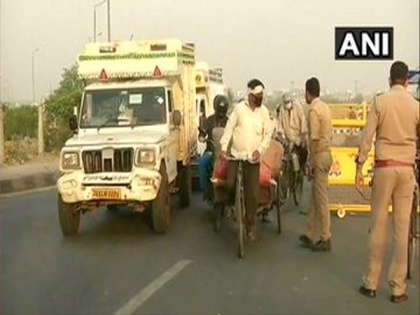 People commute through Delhi-Ghazipur border amid lockdown | People commute through Delhi-Ghazipur border amid lockdown