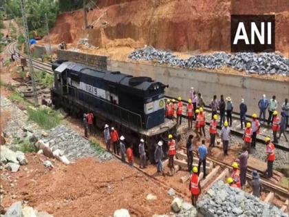 Shramik special train derails in Karnataka | Shramik special train derails in Karnataka