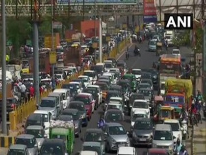 Traffic snarls at Delhi-Ghaziabad border | Traffic snarls at Delhi-Ghaziabad border