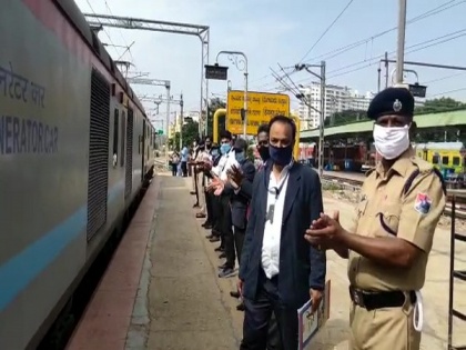 Second intrastate train leaves from Bengaluru for Mysuru | Second intrastate train leaves from Bengaluru for Mysuru
