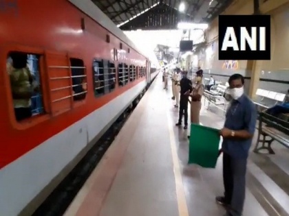 Bihar bound Shramik Special train carrying 1,520 passengers departs from Bengaluru | Bihar bound Shramik Special train carrying 1,520 passengers departs from Bengaluru