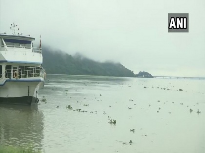 Water level of Brahmaputra rises due to incessant rainfall | Water level of Brahmaputra rises due to incessant rainfall