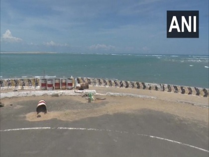 Sand dunes force authorities to close Rameswaram-Dhanushkodi highway | Sand dunes force authorities to close Rameswaram-Dhanushkodi highway