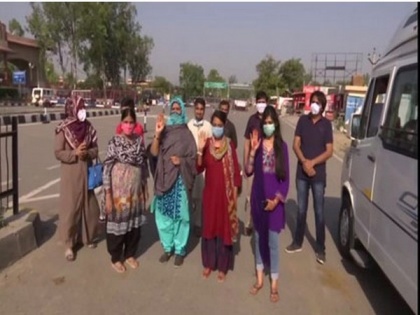 179 Pakistan nationals, stranded in India due to lockdown, repatriated via Attari-Wagah border | 179 Pakistan nationals, stranded in India due to lockdown, repatriated via Attari-Wagah border