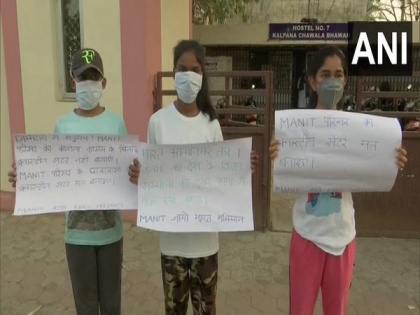 Students of Bhopal institute protest against converting it into quarantine centre | Students of Bhopal institute protest against converting it into quarantine centre