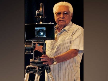 Veteran filmmaker Basu Chatterjee passes away | Veteran filmmaker Basu Chatterjee passes away
