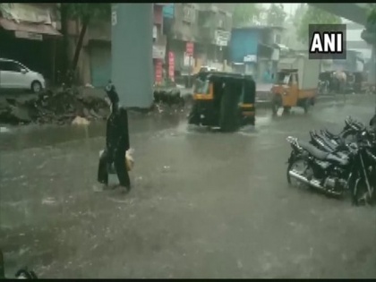Heavy rains lead to water-logging in Thane | Heavy rains lead to water-logging in Thane