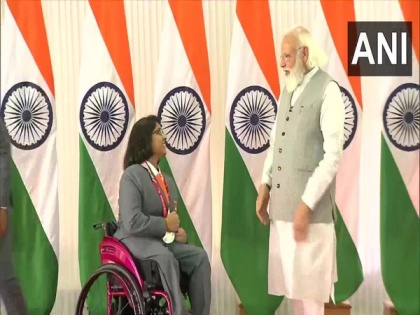One must think positively in difficult situations: PM Modi tells Paralympics silver medallist Bhavina Patel | One must think positively in difficult situations: PM Modi tells Paralympics silver medallist Bhavina Patel