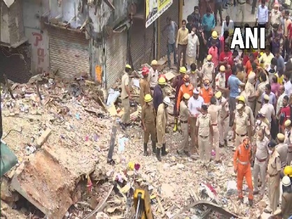 Building collapses in Delhi's Sabji Mandi area | Building collapses in Delhi's Sabji Mandi area