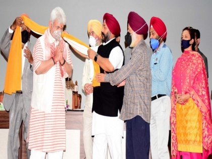 J-K: Lt Governor Manoj Sinha meets delegation of Sikh community | J-K: Lt Governor Manoj Sinha meets delegation of Sikh community