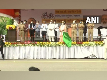 UP CM flags off cycle rally as part of 'Azadi ka Amrit Mahotsav' | UP CM flags off cycle rally as part of 'Azadi ka Amrit Mahotsav'