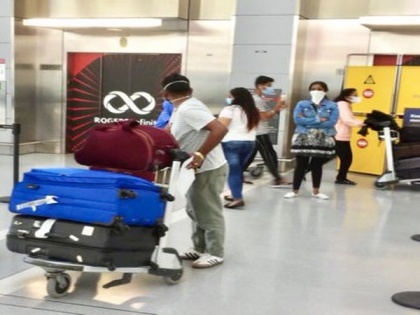 Vande Bharat flight with 289 Indians departs from Toronto | Vande Bharat flight with 289 Indians departs from Toronto