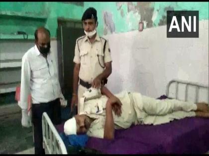 Villagers attack police, medical team sent to spread awareness on COVID-19 in East Champaran | Villagers attack police, medical team sent to spread awareness on COVID-19 in East Champaran Villagers attack police, medical team sent to spread awareness on COVID-19 in East Champaran | Villagers attack police, medical team sent to spread awareness on COVID-19 in East Champaran