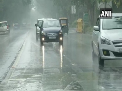 Rain lashes parts of Delhi-NCR, more downpour expected tomorrow | Rain lashes parts of Delhi-NCR, more downpour expected tomorrow