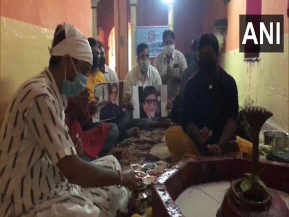 Fans perform 'yagya' in WB's Asansol for Amitabh Bachchan's recovery from coronavirus | Fans perform 'yagya' in WB's Asansol for Amitabh Bachchan's recovery from coronavirus