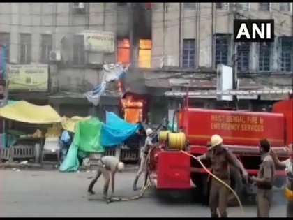 Fire breaks out in Kolkata's Canning Street | Fire breaks out in Kolkata's Canning Street