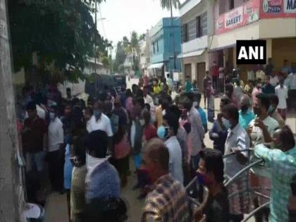 COVID-19: Locals stage protest in Thiruvananthapuram's Poonthura area where commandos have been deployed | COVID-19: Locals stage protest in Thiruvananthapuram's Poonthura area where commandos have been deployed