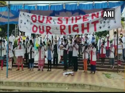 K'taka: JJMMC students continue to hold strike to demand stipends on hold for 16 months | K'taka: JJMMC students continue to hold strike to demand stipends on hold for 16 months K'taka: JJMMC students continue to hold strike to demand stipends on hold for 16 months | K'taka: JJMMC students continue to hold strike to demand stipends on hold for 16 months