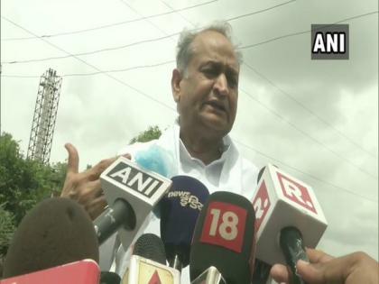 Gehlot calls Pilot 'Nikamma aur Nakara', accuses him of conspiring with BJP | Gehlot calls Pilot 'Nikamma aur Nakara', accuses him of conspiring with BJP