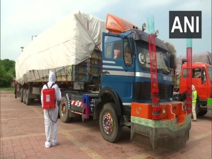 Eight trucks from Afghanistan crossed over to India to facilitate transit trade | Eight trucks from Afghanistan crossed over to India to facilitate transit trade